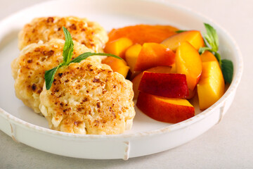 Ricotta fritters with marmalade and fruits