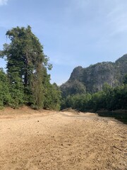 Fototapeta na wymiar Plage d'une rivière à Kong Lor, Laos 