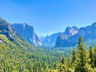 mountains in Yosemite 