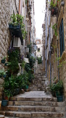 Fototapeta na wymiar Altstadtgasse in Dubrovnik, Dalmatien, Kroatien