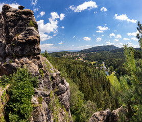Blick von den Nonnenfelsen auf Jonsdorf