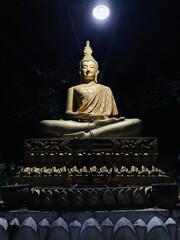 Statue de Bouddha de nuit à Luang Prabang, Laos