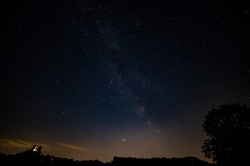 Fototapeta na wymiar Milchstraße am Himmel bei Nacht in guter Auflösung. Geeignet für Himmel Austausch oder Hintergrund