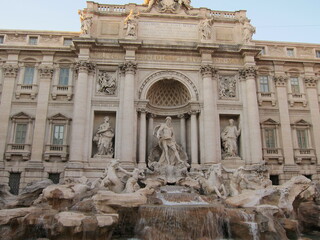 Fototapeta na wymiar trevi fountain rome italy