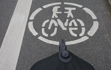 Vorderrad mit Radwegesymbol
