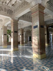 Arcades du temple Sutaungpyei à Mandalay, Myanmar