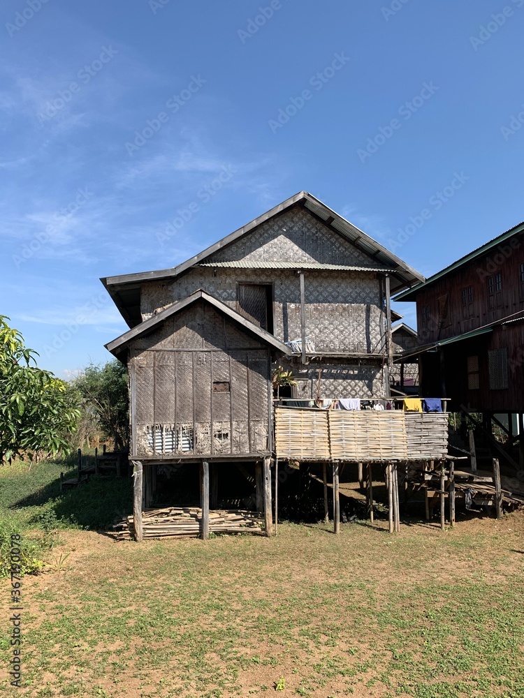 Poster Maison sur pilotis au lac Inle, Myanmar