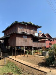 Fototapeta na wymiar Maison sur pilotis au lac Inle, Myanmar