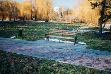 Nested pavers of various colors, around the grass is green, chic garden