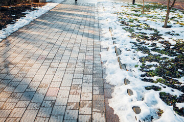 Nested pavers of various colors, around the grass is green, chic garden