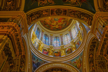 Fototapeta na wymiar interior of the cathedral of st petersburg