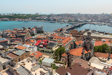 Obraz premium Aerial city view of Istanbul from Galata tower, old houses in Beyoglu district, Galata bridge and Golden Horn landscape.