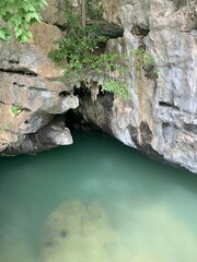 Grotte d'un lac du parc de Mu Ko Ang Thong, Thaïlande	