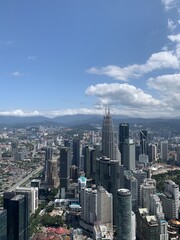 Fototapeta premium Paysage urbain et tours Petronas à Kuala Lumpur, Malaisie 
