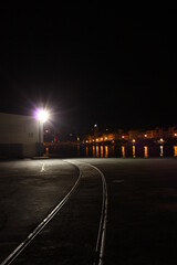 Hafenanlage bei Nacht