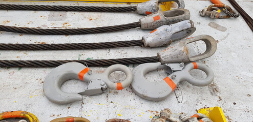 Lifting equipment. Wire slings and hooks