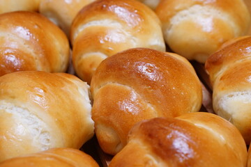 焼きたての自家製バターロール