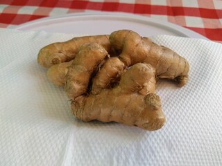 saffron on the table