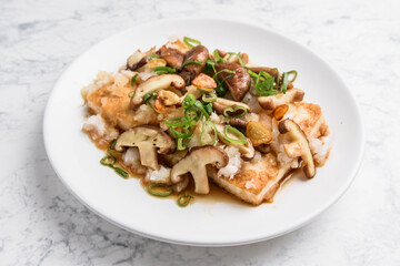 豆腐ステーキ　キノコソースがけ