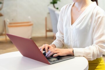 Naklejka premium ビジネス 一人 アジア人 女性