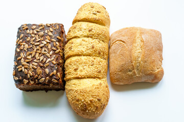 Ciabatta, rye, and cornbread are three of Italian bread
