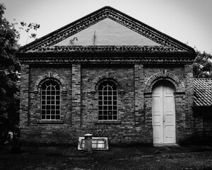 Fototapeta premium Antigo casarão do século XIX no parque ecológico Monsenhor Emílio José Salim, na cidade de Campinas, São Paulo