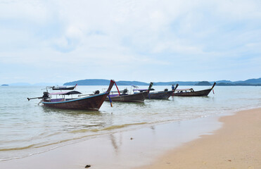 Obraz premium Boat to welcome tourists to see the beautiful view island.