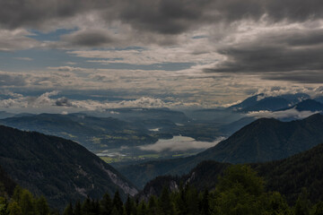 Obraz premium View on Drau river valley from path to Mittagskogel hill in cloudy summer day