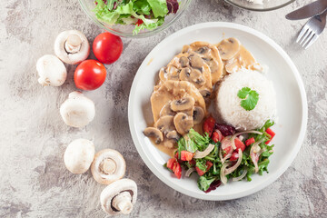 Chicken escalopes with champignion in creamy sauce