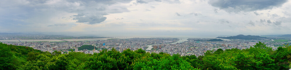 Obraz premium 徳島県徳島市街並み パノラマ風景(眉山公園から撮影)