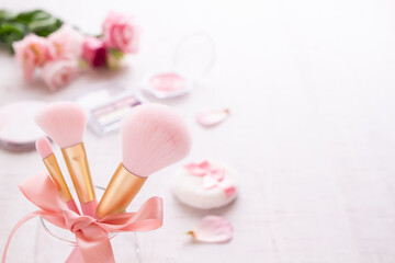 Fototapeta na wymiar コスメ　ピンクの化粧品