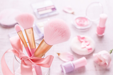 Obraz na płótnie Canvas コスメ　ピンクの化粧品