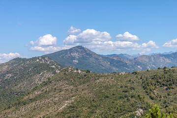 Panorama sur la baie des anges, Nice et le Mercantour depuis le Mont Macaron dans les Alpes Maritimes