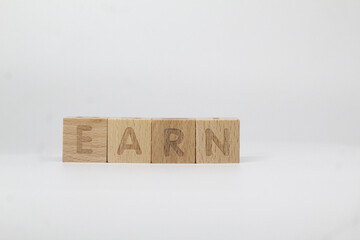 spelling of the word earn on wood