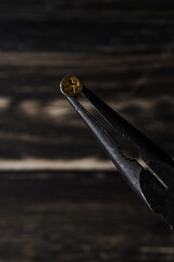 ラジオペンチとネジ