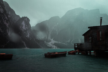 Pragser Wildsee im Regen.