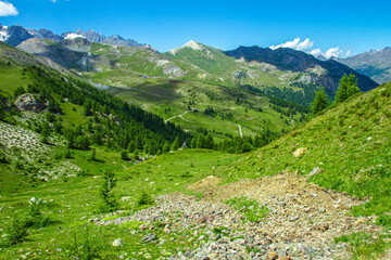 Fototapeta na wymiar Photos de montagnes dans les Alpes