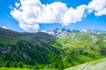Fototapeta na wymiar Photos de montagnes dans les Alpes