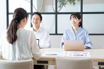 ビジネス　アジア人　三人　ポートレート