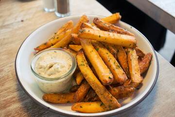 french fries with aioli sauce