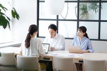 アジア人　ビジネス　ポートレート　複数