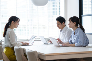アジア人　ビジネス　ポートレート　複数