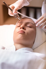 Wet cleaning of the face with a special device. Cleaning, softening and moisturizing the female face