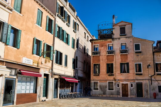 venedig, italien - idyllischer campo san stin