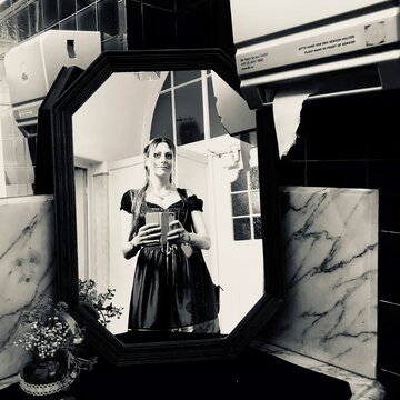 selfie dirndl woman toilet b/w