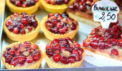 Strawberries tartelettes with price tag