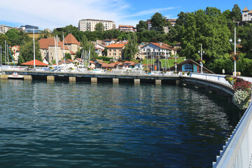 Fototapeta na wymiar Port de pêche et de plaisance de Thonon-les-Bains sur les bords du lac Léman.