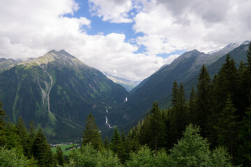 Fototapeta premium mountains with clouds in Innsbruck