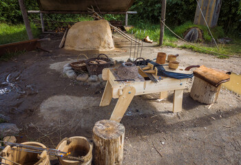 Traditioneller Wikinger Arbeitsplatz zur Herstellung von Glas im Haithabu Museum bei Schleswig