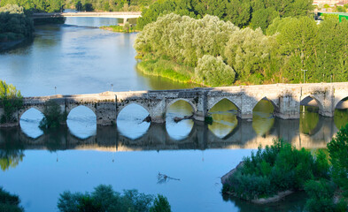 Puente medieval de Simancas visto desde el mirador del rio